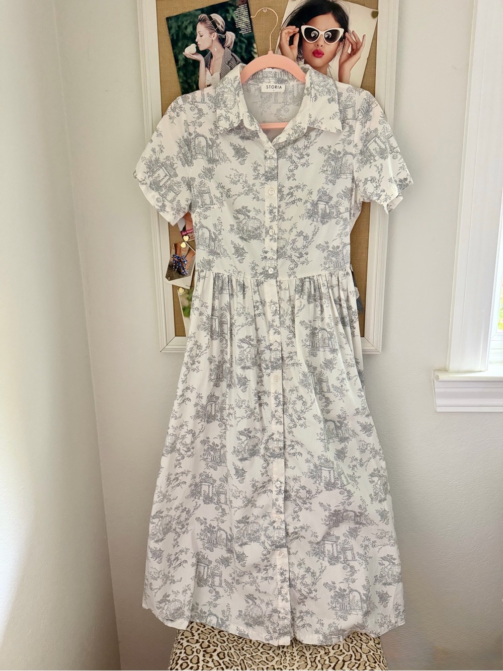 Storia White & Gray Button-Front Toile Printed Dress